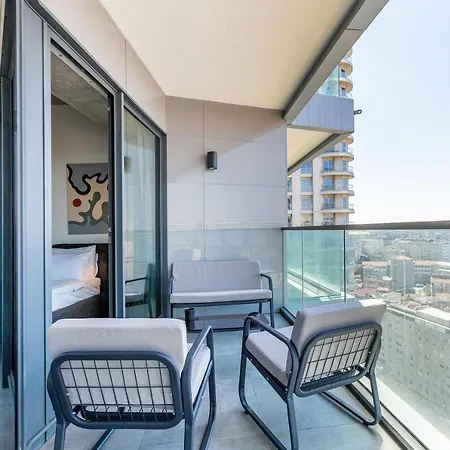 Cozy Flat With Fascinating City View And Balcony In Sisli *