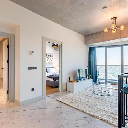 Cozy Flat With Fascinating City View And Balcony In Sisli *